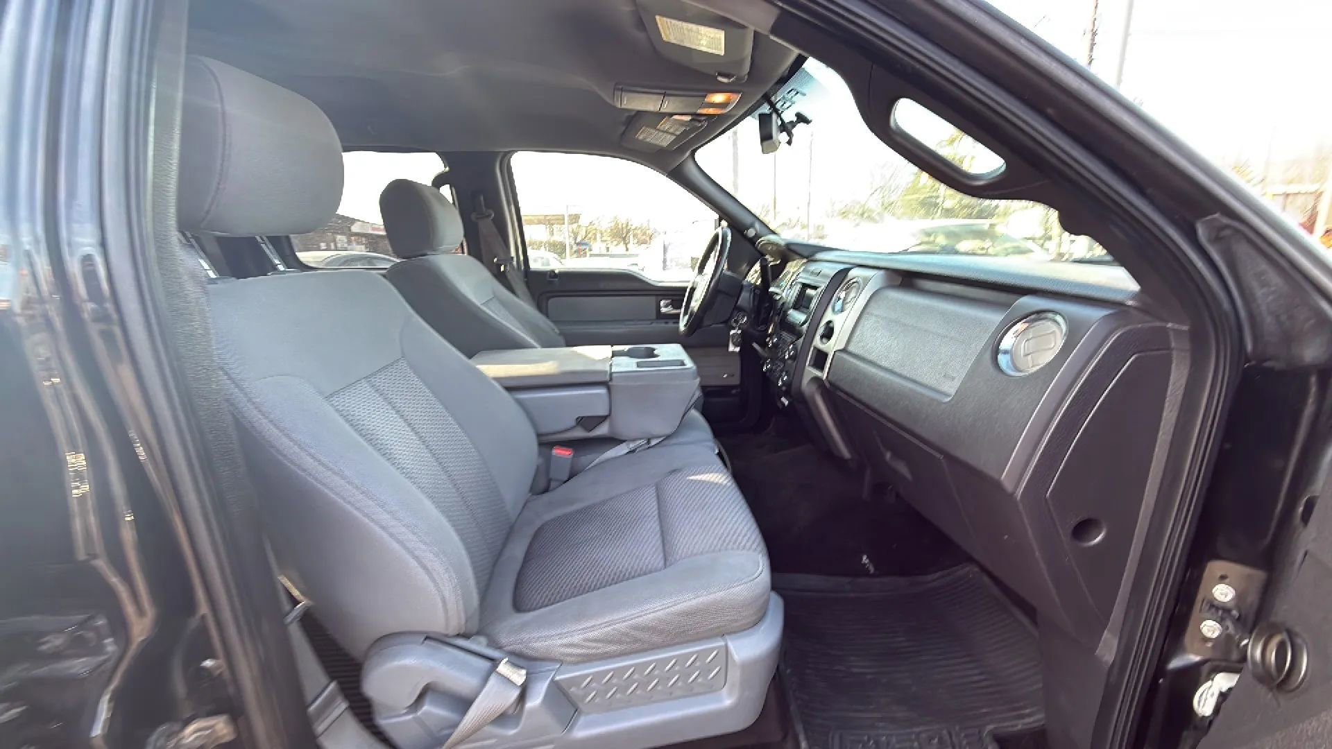 Used 2013 Ford F150 XLT w/ Luxury Equipment Group image 17