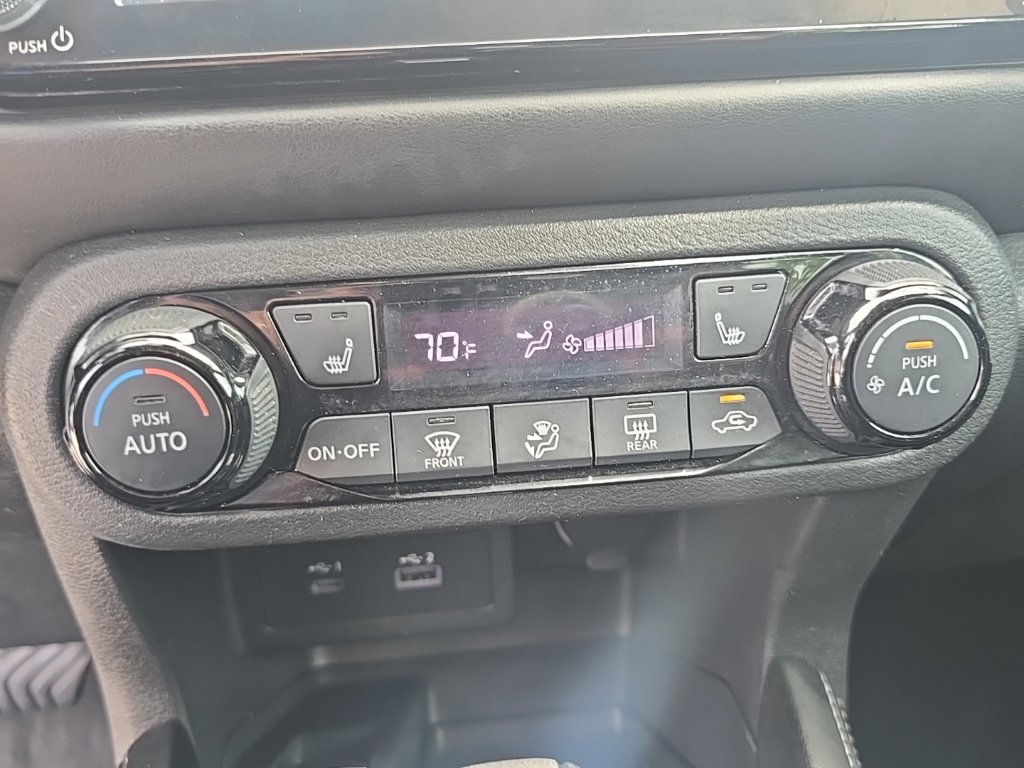 Used 2023 Nissan Kicks SR w/ SR Premium Package FWD image 27