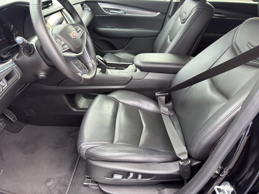 Used 2019 Cadillac XT5 Luxury w/ LPO, Radiant Package image 11