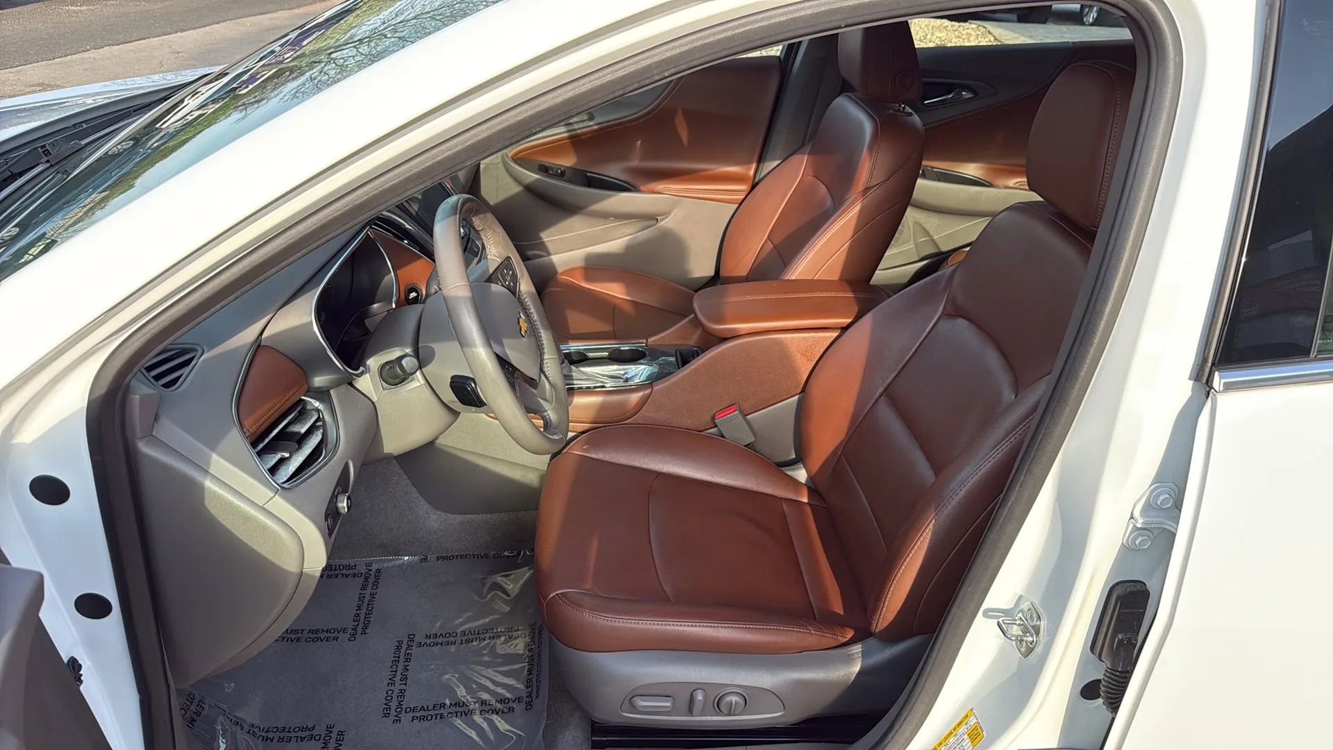 Used 2017 Chevrolet Malibu LT w/ Leather Package image 14