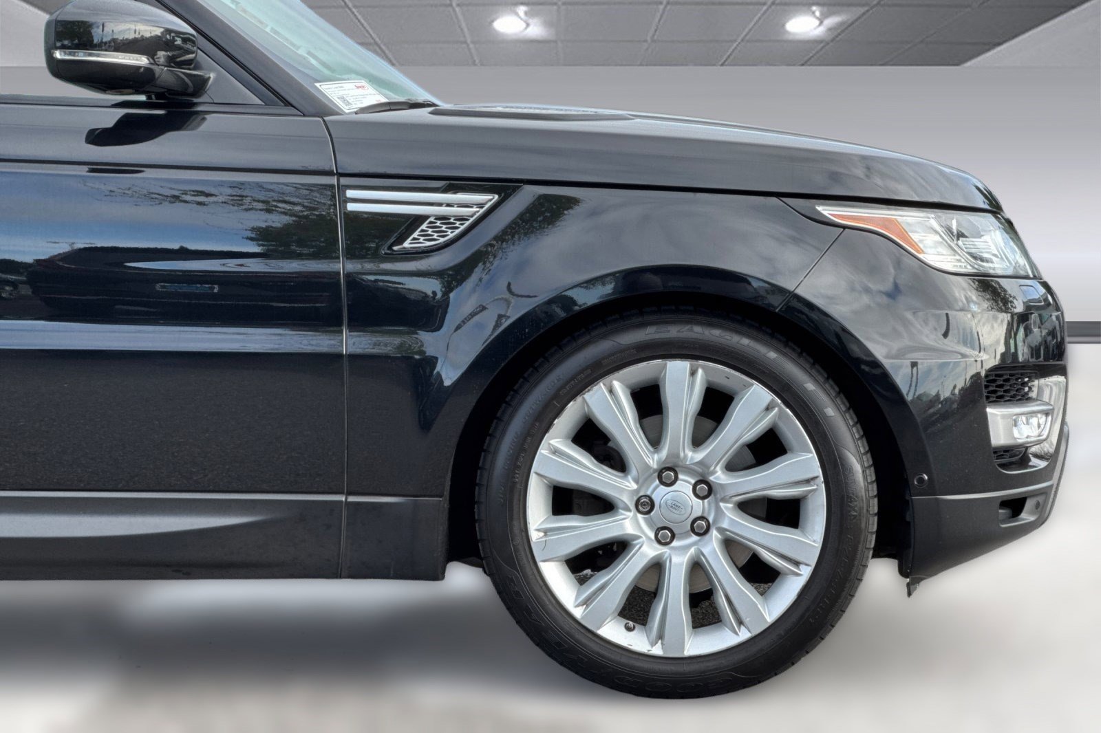 Used 2015 Land Rover Range Rover Sport HSE image 35