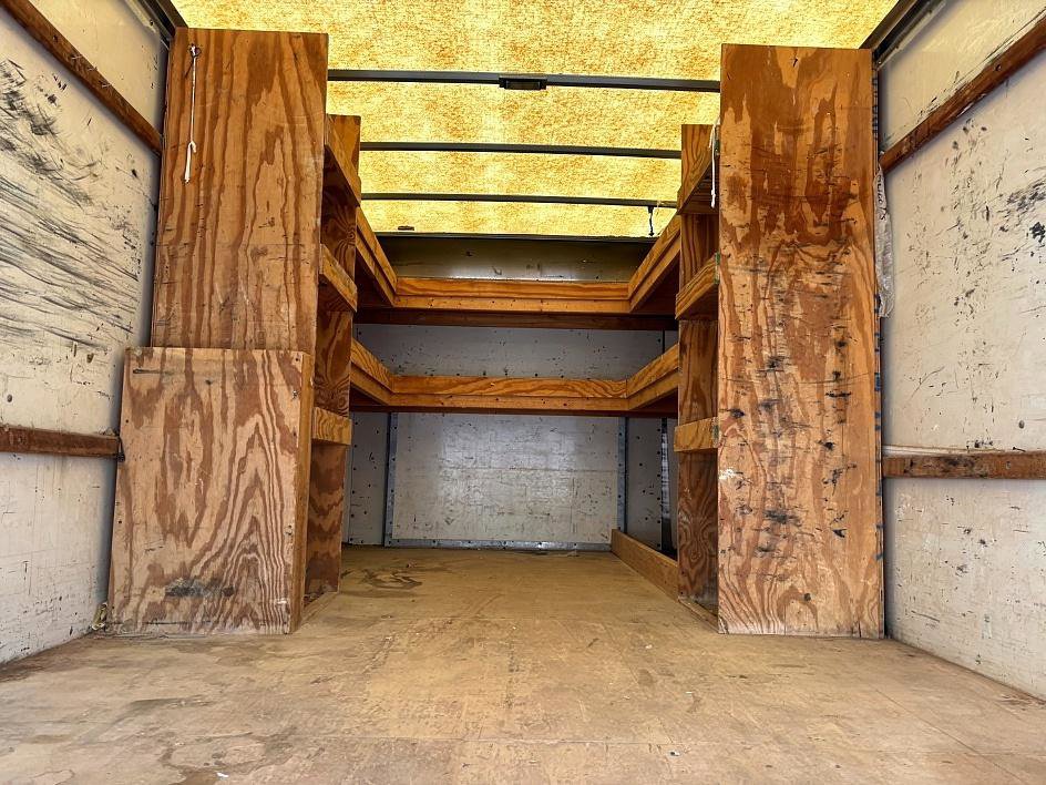 Used 2014 Ford E-350 and Econoline 350 Super Duty Wagon image 7