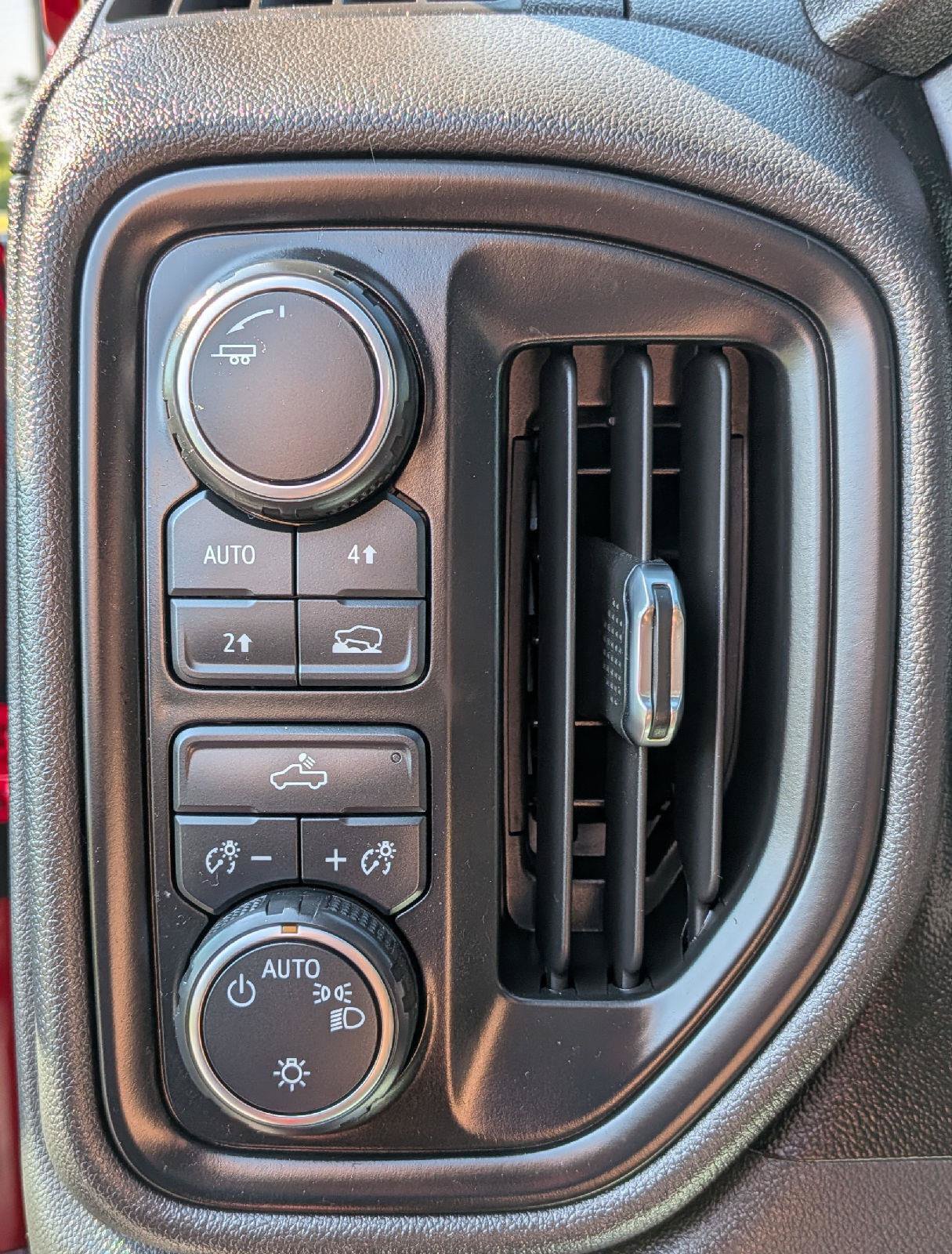 Used 2020 Chevrolet Silverado 1500 Custom w/ Custom Value Package AWD/4WD image 13