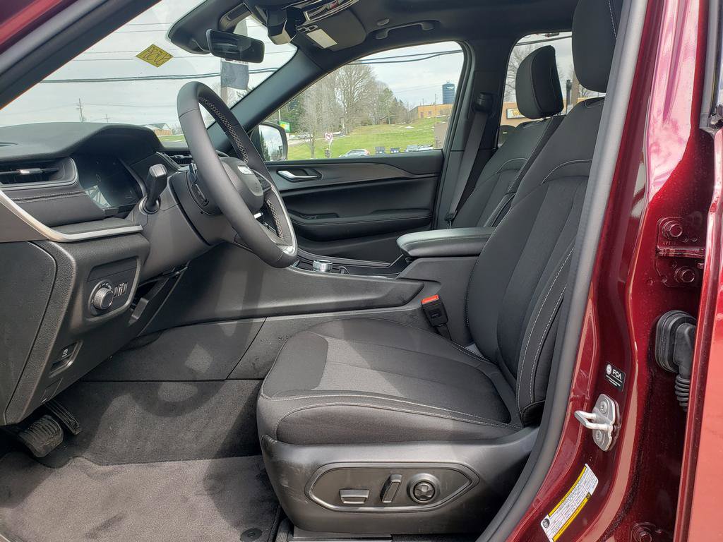 New 2025 Jeep Grand Cherokee Laredo X w/ Luxury Tech Group I image 10