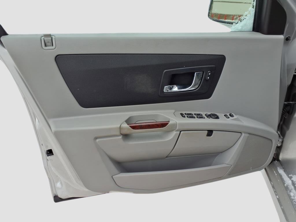 Used 2005 Cadillac SRX w/ 7-Passenger Value Package image 3