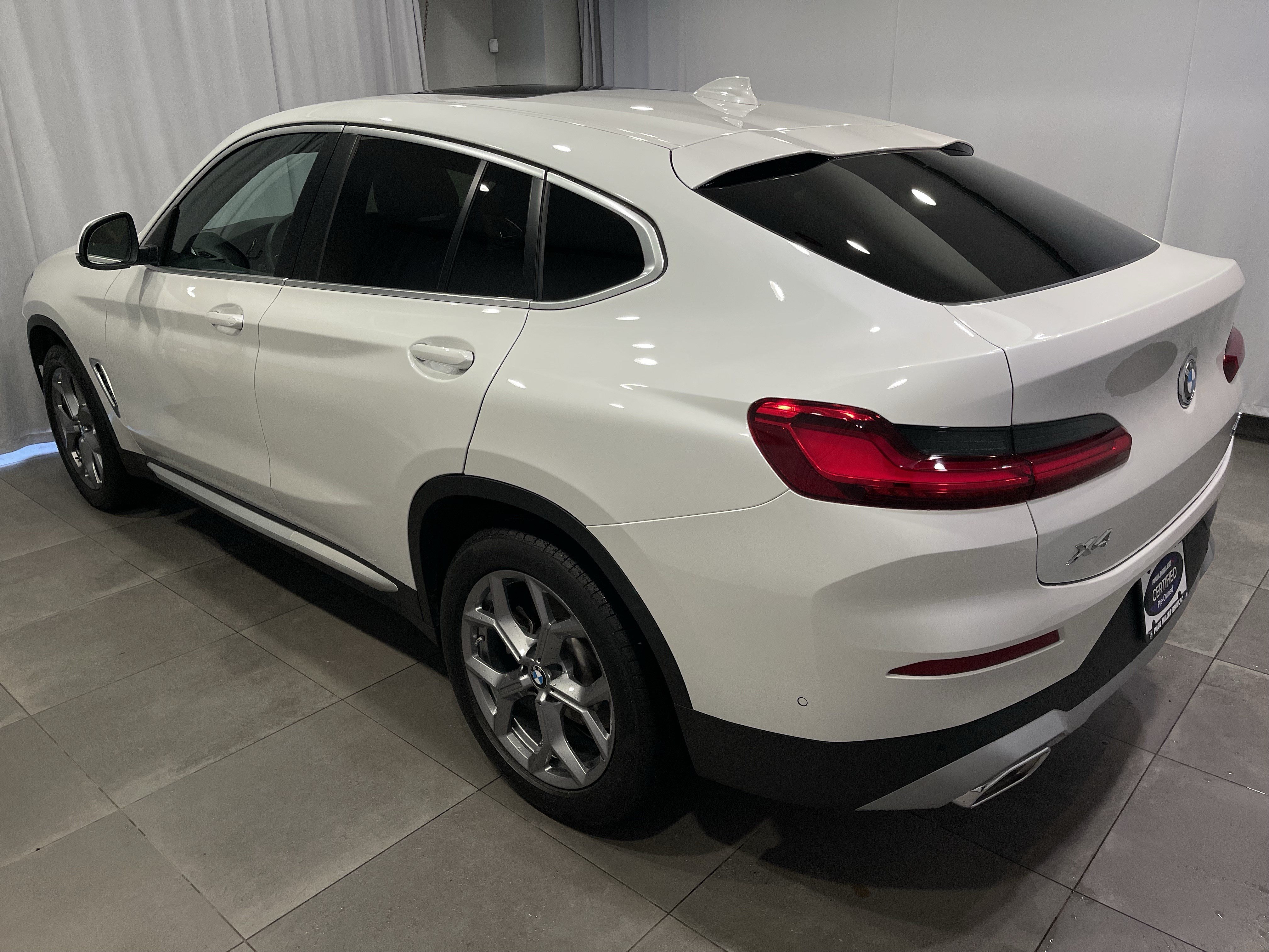 Used 2025 BMW X4 xDrive30i AWD/4WD image 4