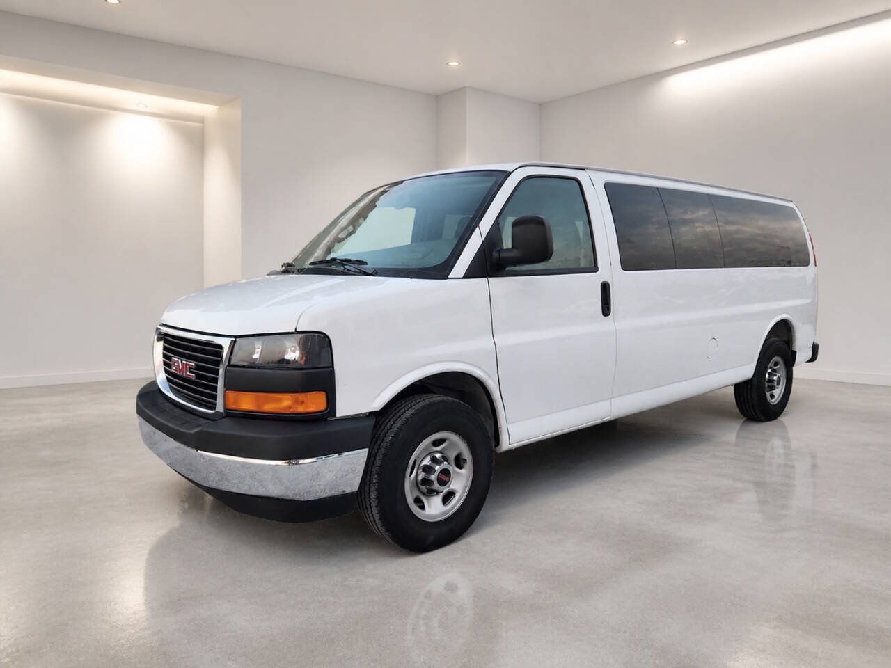 Used 2026 GMC Savana 3500 LT w/ LT Preferred Equipment Group RWD image 2