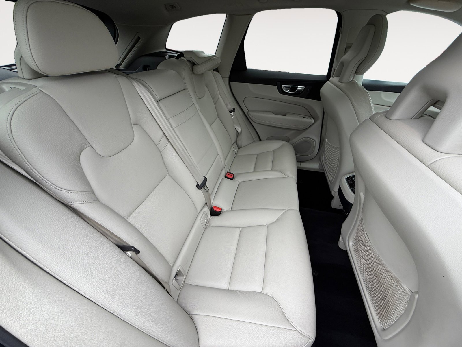 Used 2018 Volvo XC60 T5 Inscription w/ Convenience Package image 18