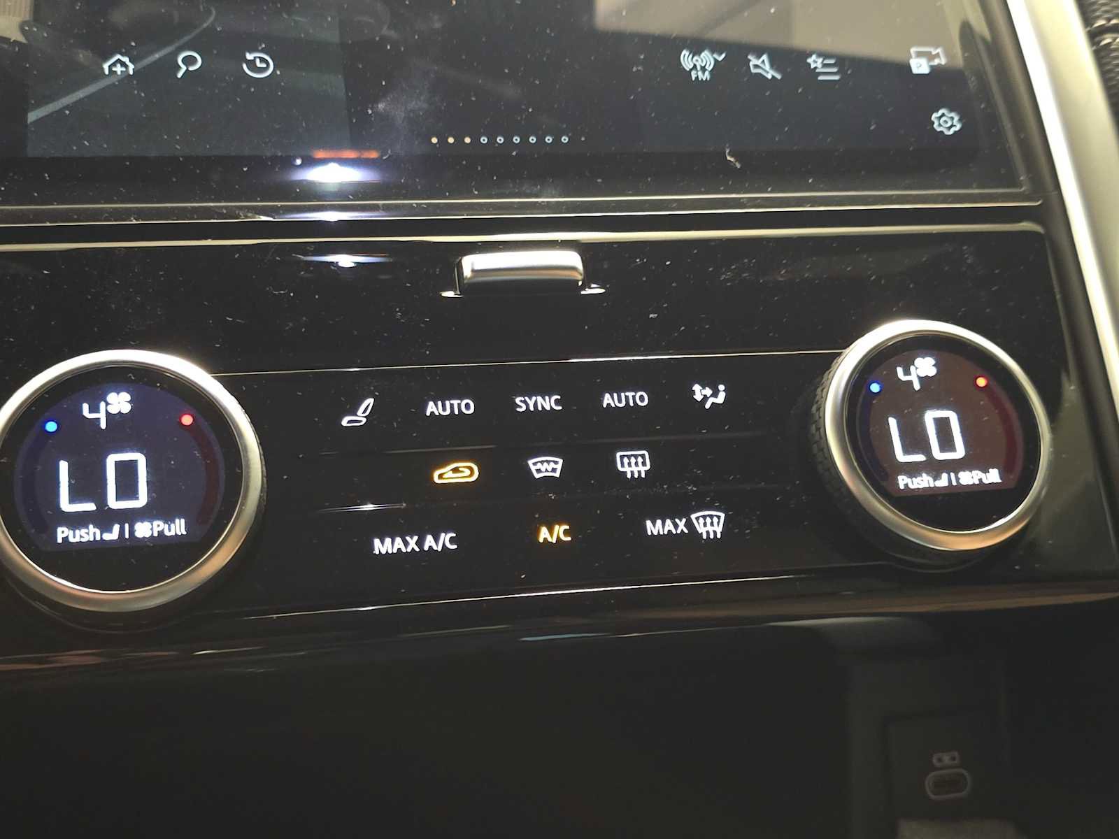 New 2025 Land Rover Discovery Dynamic SE image 28