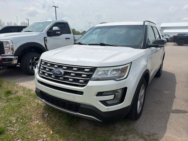 Used 2016 Ford Explorer XLT w/ Equipment Group 202A AWD/4WD image 3