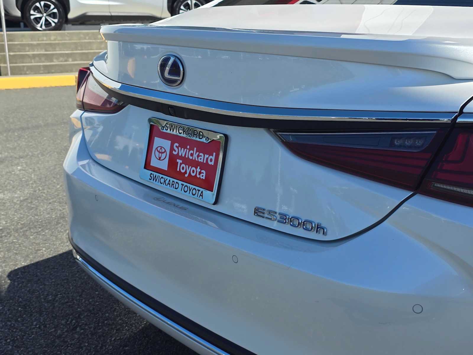 Used 2021 Lexus ES 300h w/ Accessory Package 2 FWD image 13