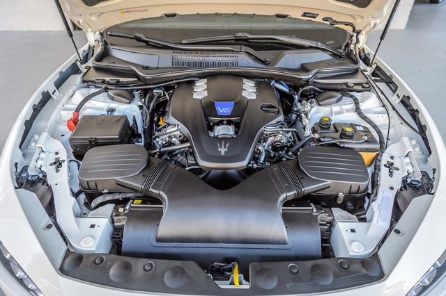 Used 2019 Maserati Ghibli S image 17