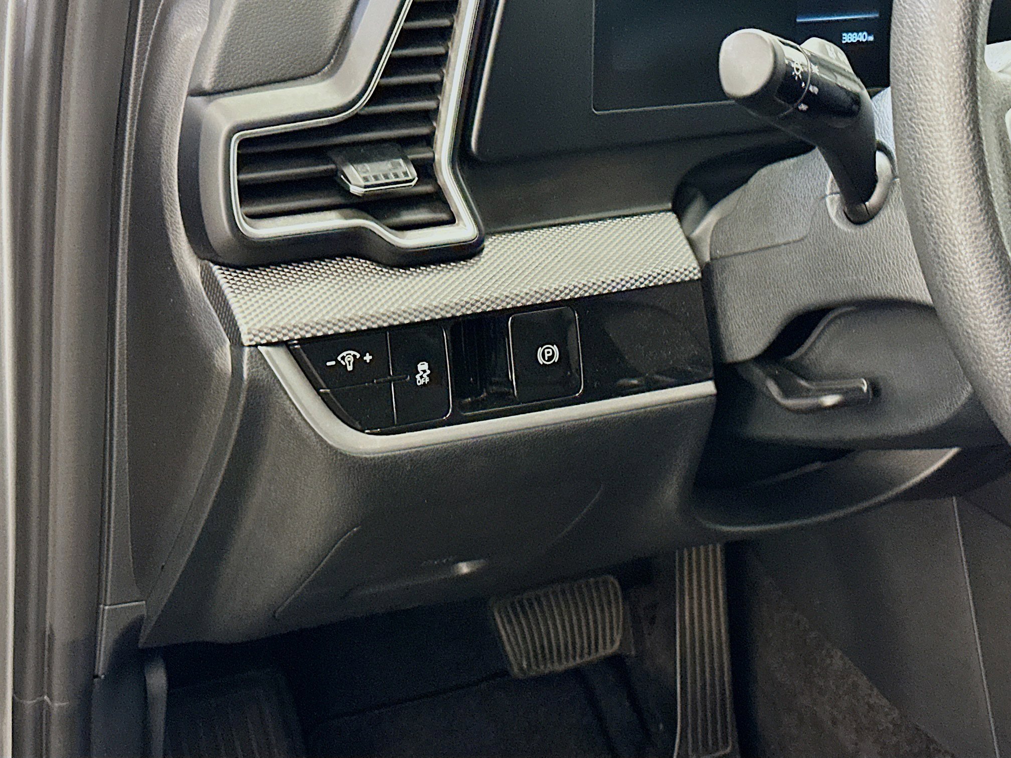 Used 2025 Kia Sportage LX image 17