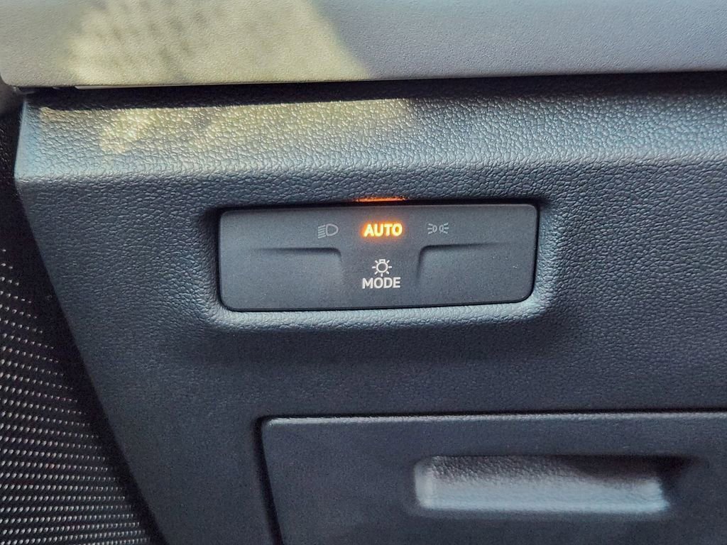 New 2026 Volkswagen Tiguan SE image 13