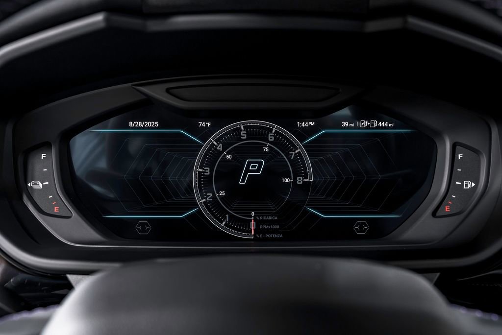Used 2025 Lamborghini Urus SE image 15