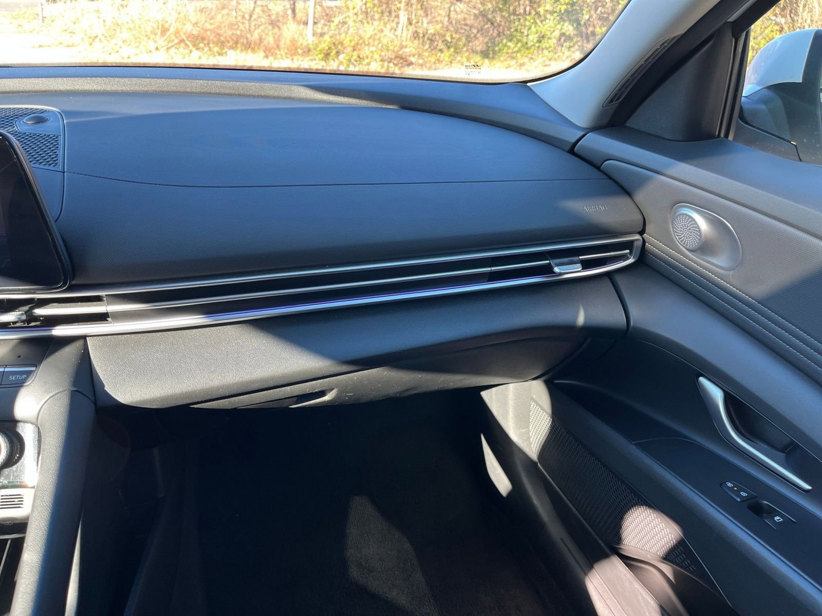 Used 2025 Hyundai Elantra SEL image 32