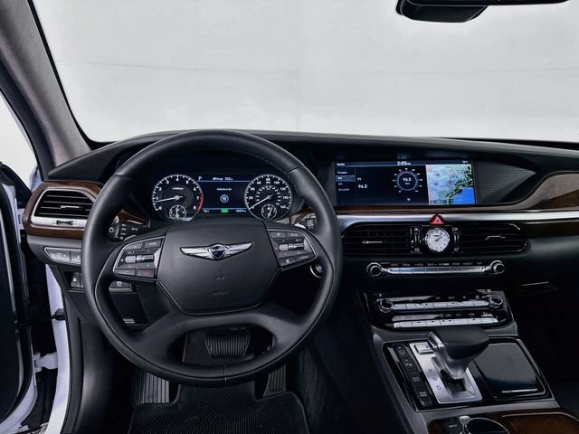 Used 2018 Genesis G90 3.3T Premium RWD image 23