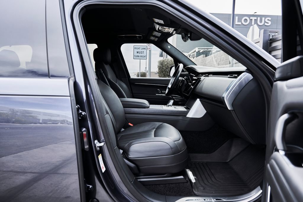 Used 2025 Land Rover Range Rover SE AWD/4WD image 22