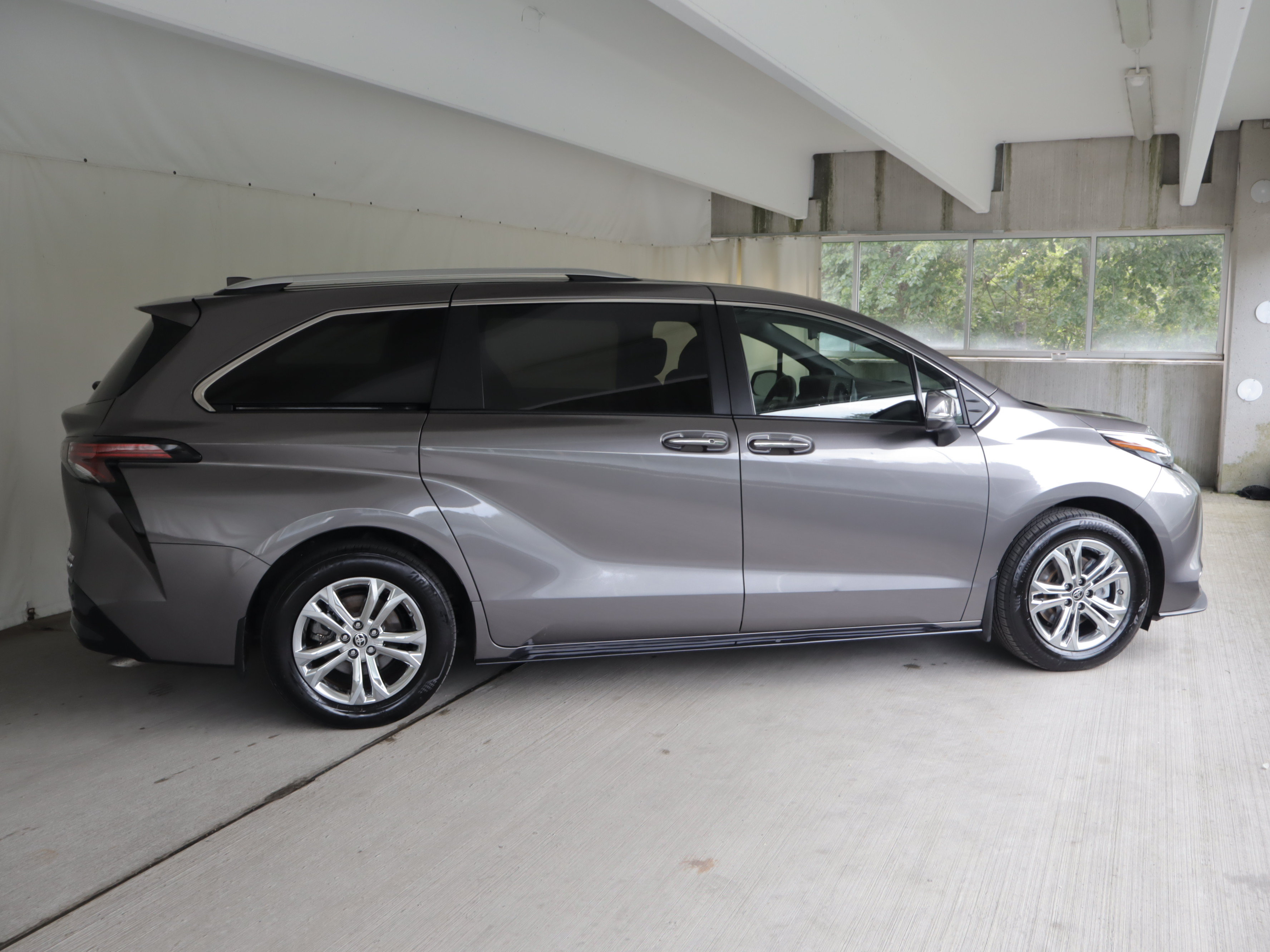 Used 2024 Toyota Sienna Platinum AWD/4WD image 7