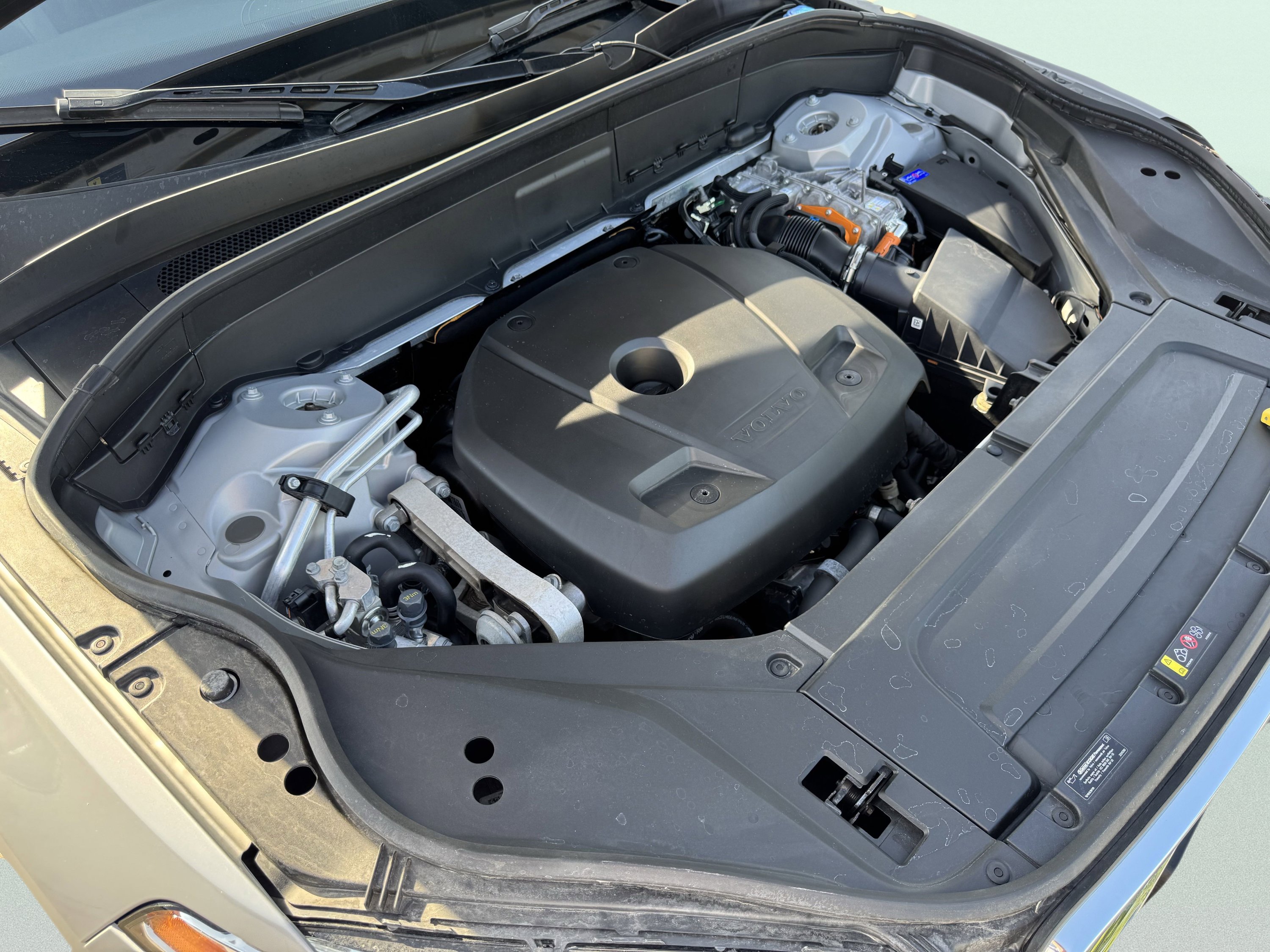 Used 2024 Volvo XC90 T8 Ultimate w/ Lounge Package image 17