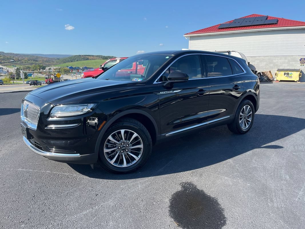 Used 2022 Lincoln Nautilus Reserve AWD/4WD image 3