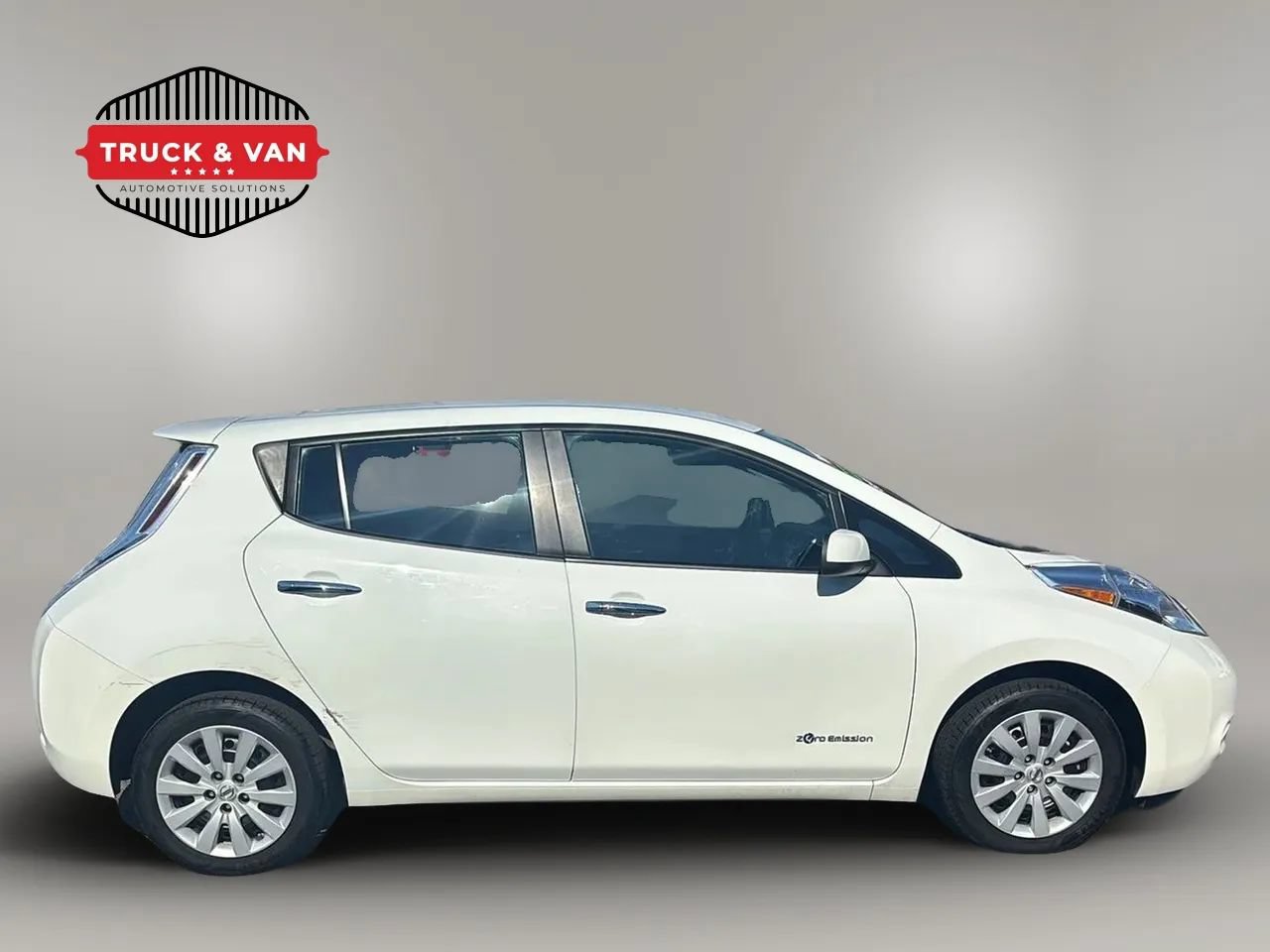 Used 2015 Nissan Leaf S FWD image 7