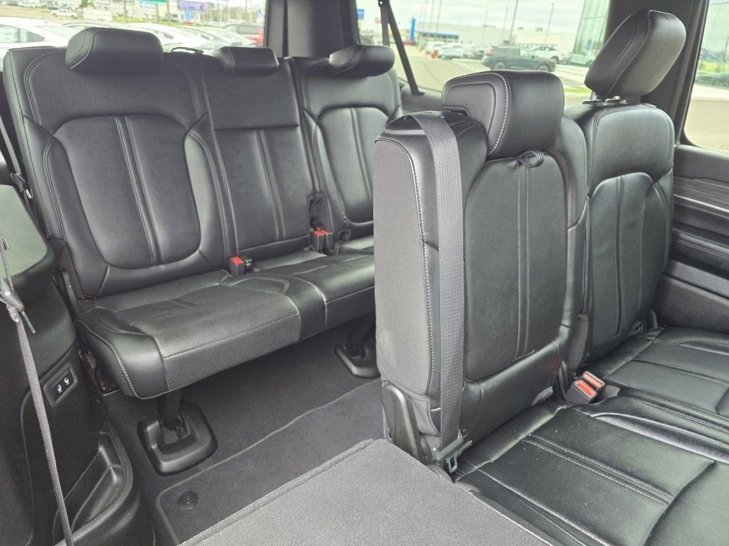 Used 2024 Jeep Wagoneer L Series II w/ Flexible Seating Group image 19