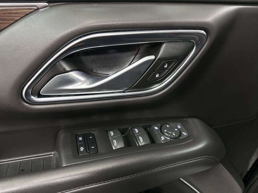 Used 2022 Chevrolet Tahoe Z71 w/ Luxury Package AWD/4WD image 17