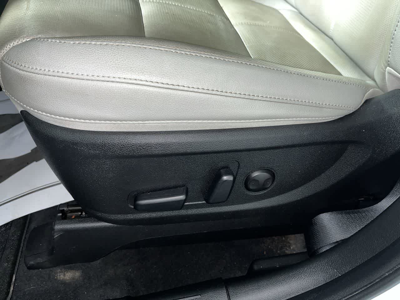 Used 2023 Kia Telluride EX w/ EX Captain's Chair Package AWD/4WD image 14