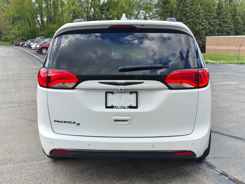 Used 2020 Chrysler Pacifica Touring-L Plus FWD image 6