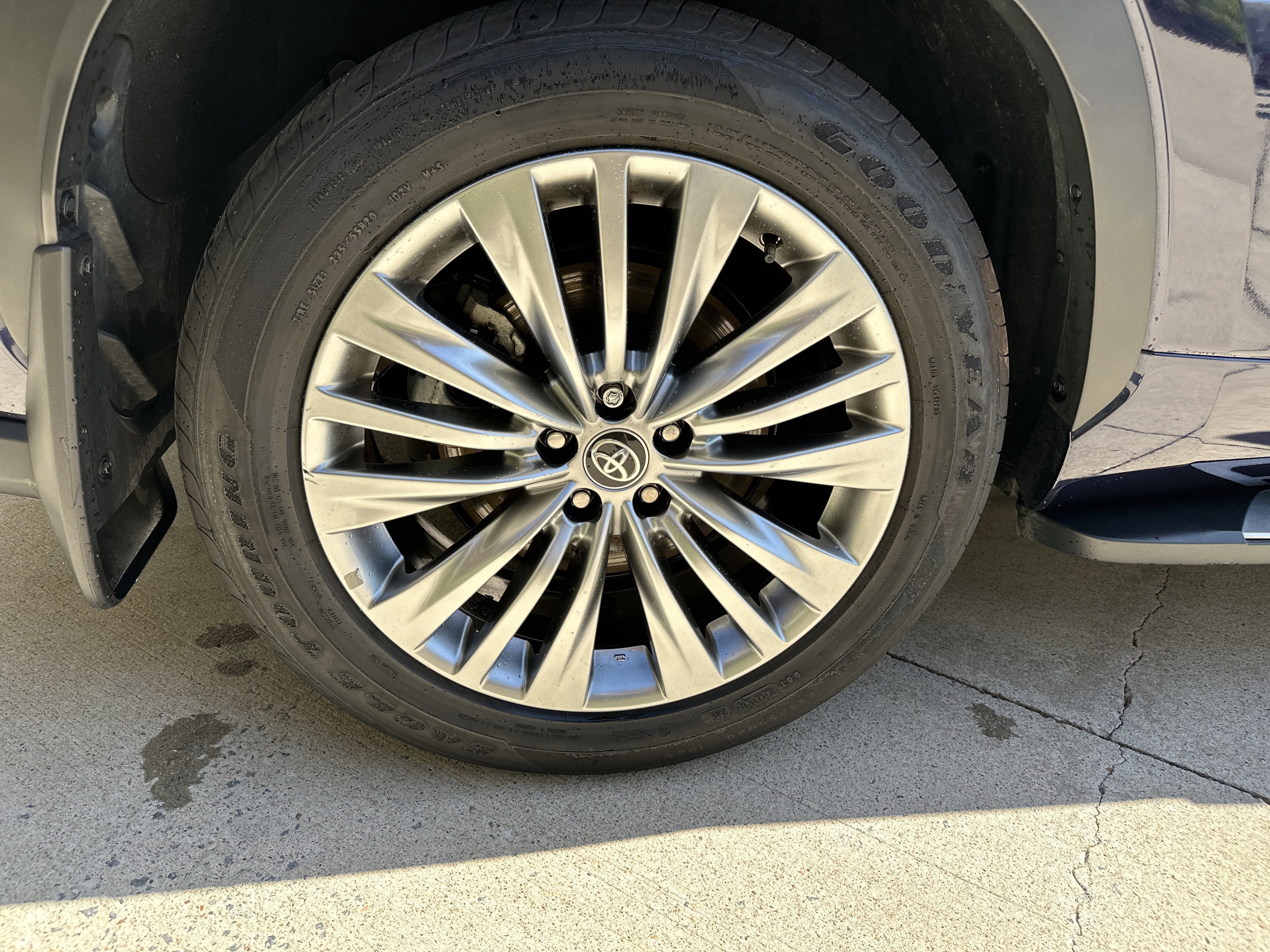 Used 2025 Toyota Highlander Platinum AWD/4WD image 36