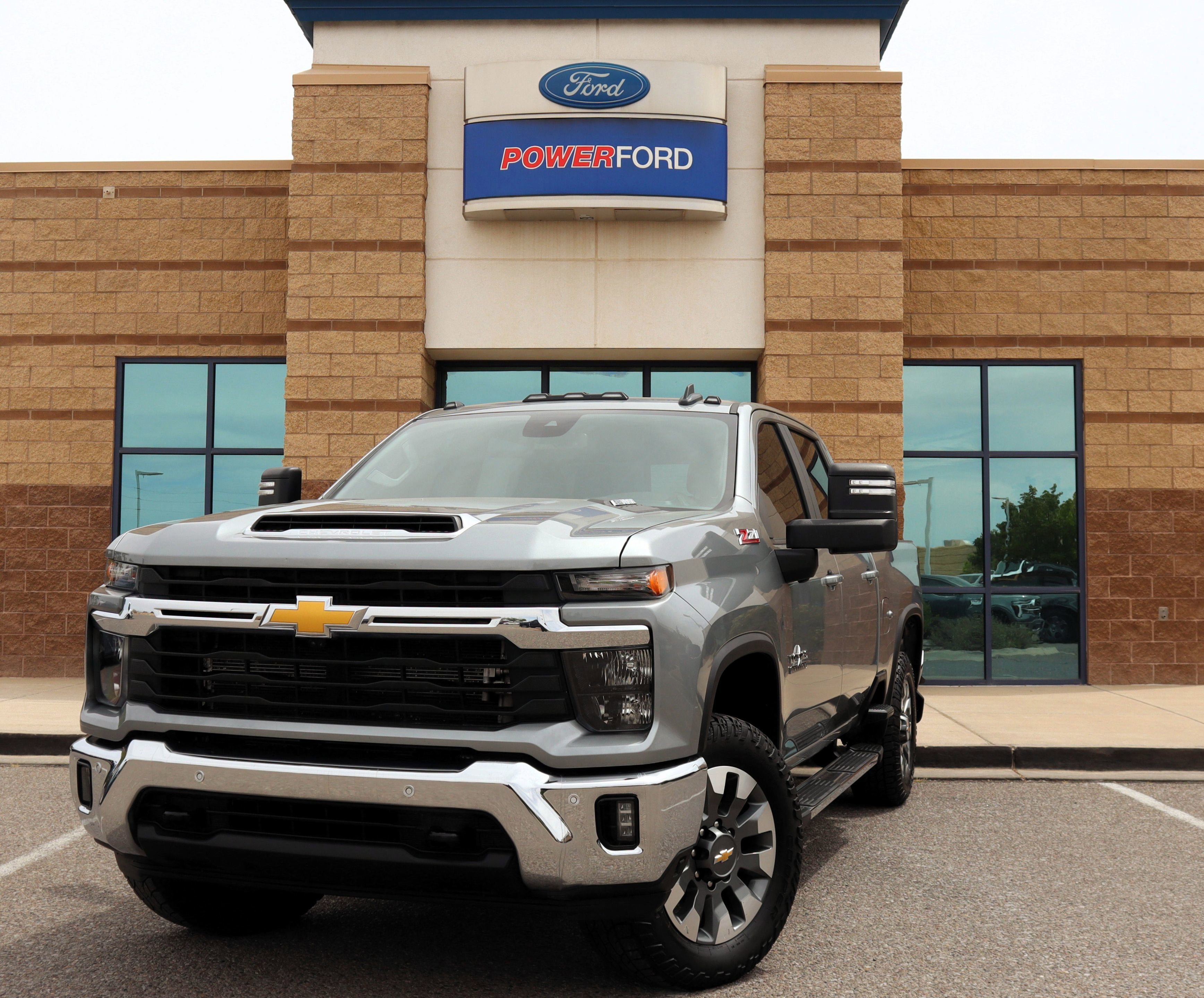Used 2025 Chevrolet Silverado 2500 LT w/ Texas Edition AWD/4WD image 2