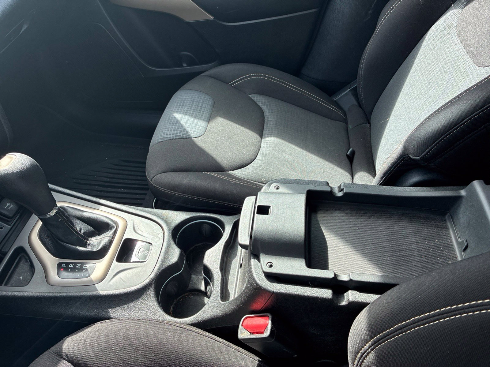 Certified 2017 Jeep Cherokee Latitude w/ Comfort/Convenience Group FWD image 30