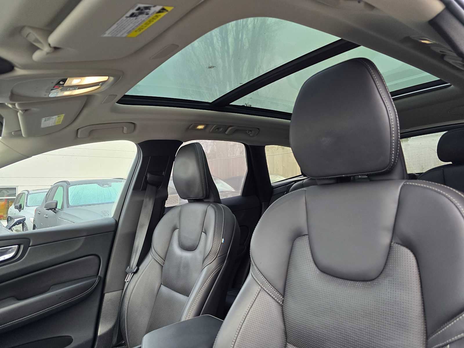 Certified 2023 Volvo XC60 T8 Ultimate w/ Climate Package image 21