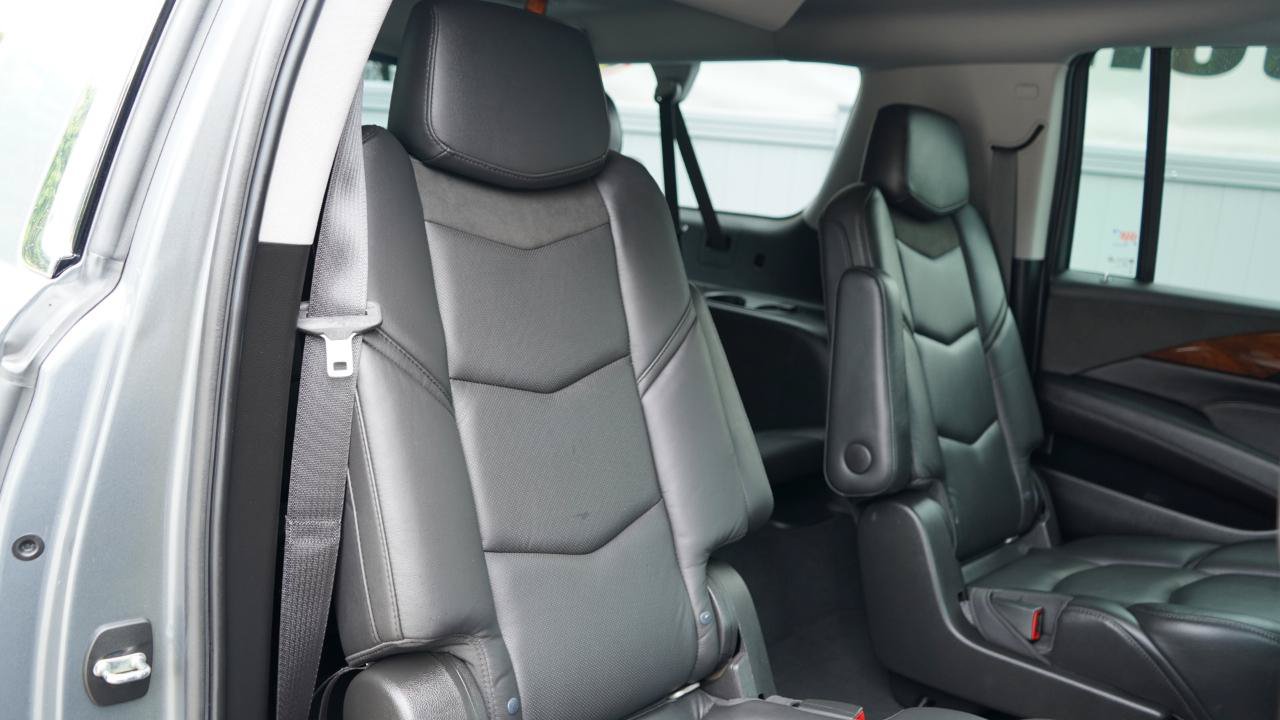 Used 2019 Cadillac Escalade ESV Luxury AWD/4WD image 46