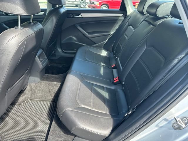Used 2015 Volkswagen Passat 1.8T Wolfsburg Edition w/ Technology Package FWD image 10