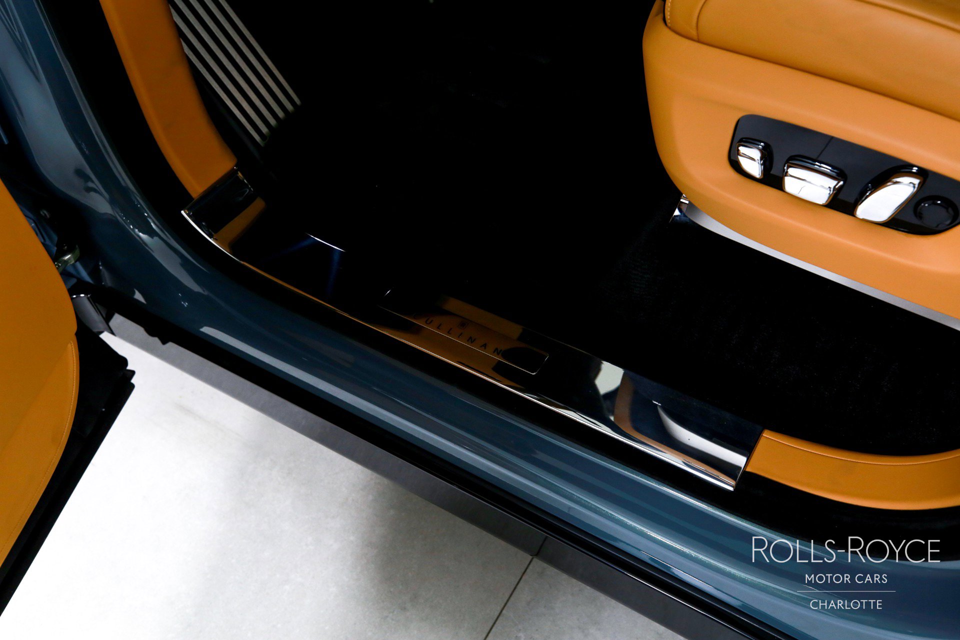 Certified 2025 Rolls-Royce Cullinan image 17