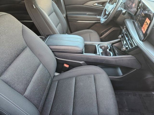 Used 2025 Chevrolet Traverse LT image 19