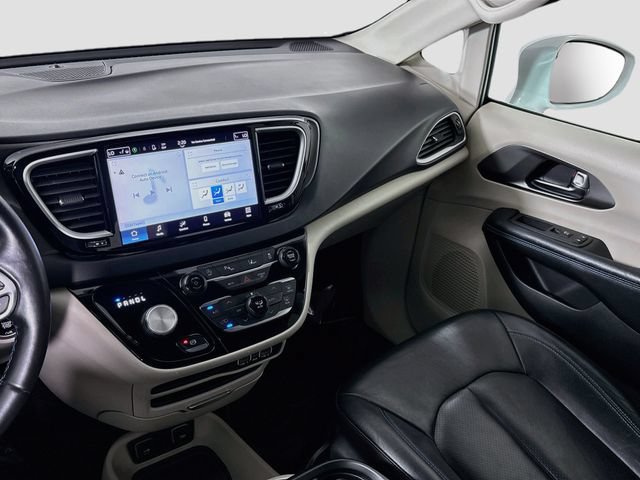 Used 2021 Chrysler Pacifica Touring-L FWD image 22