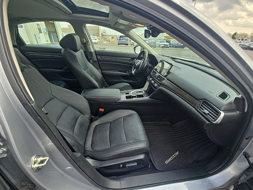 Used 2019 Honda Accord Touring image 32