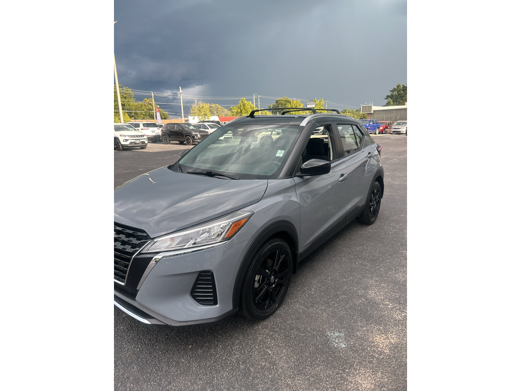Used 2023 Nissan Kicks SV w/ Interior Electronics Package FWD image 3