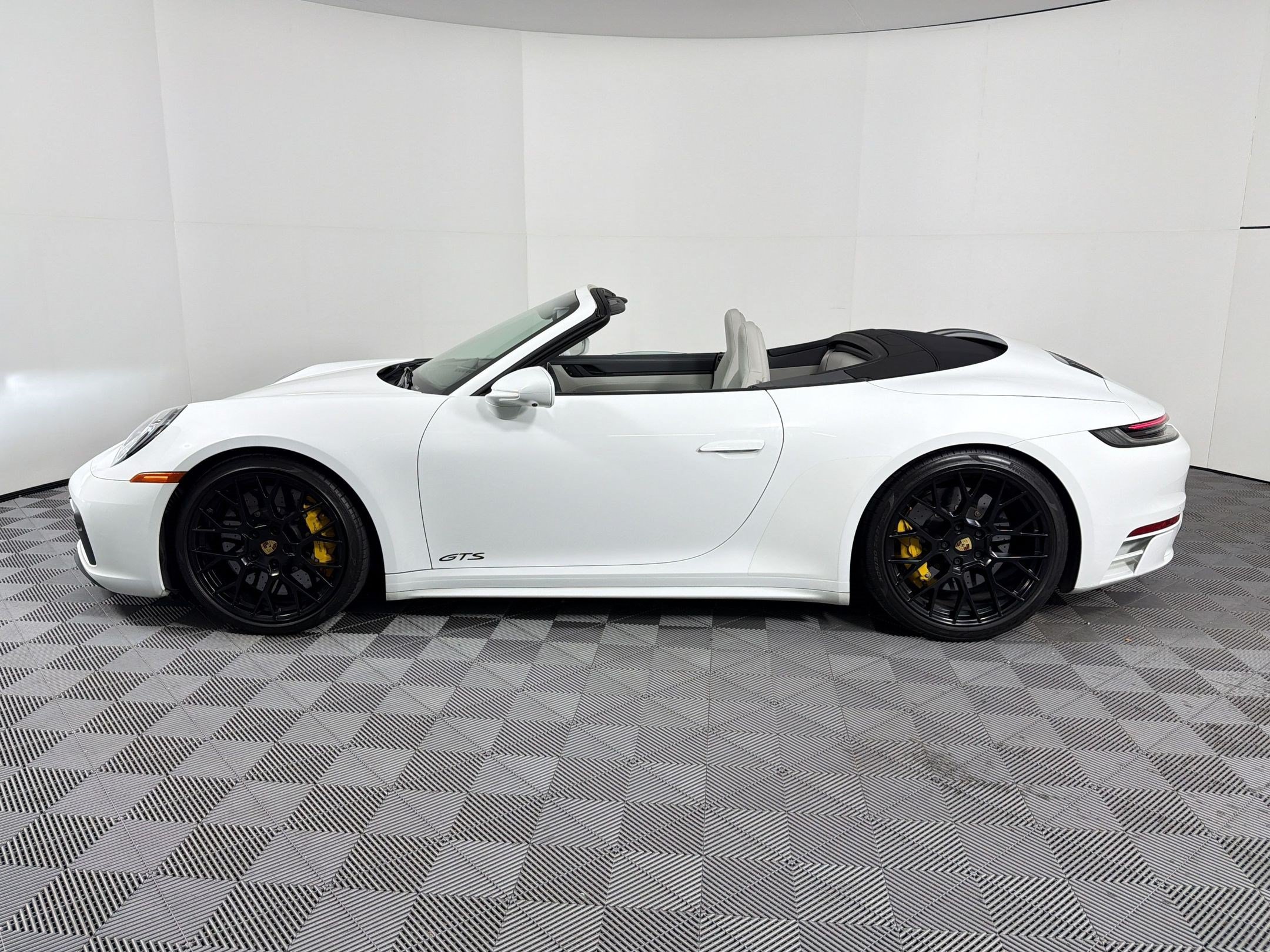 Certified 2022 Porsche 911 Carrera 4 GTS AWD/4WD image 2