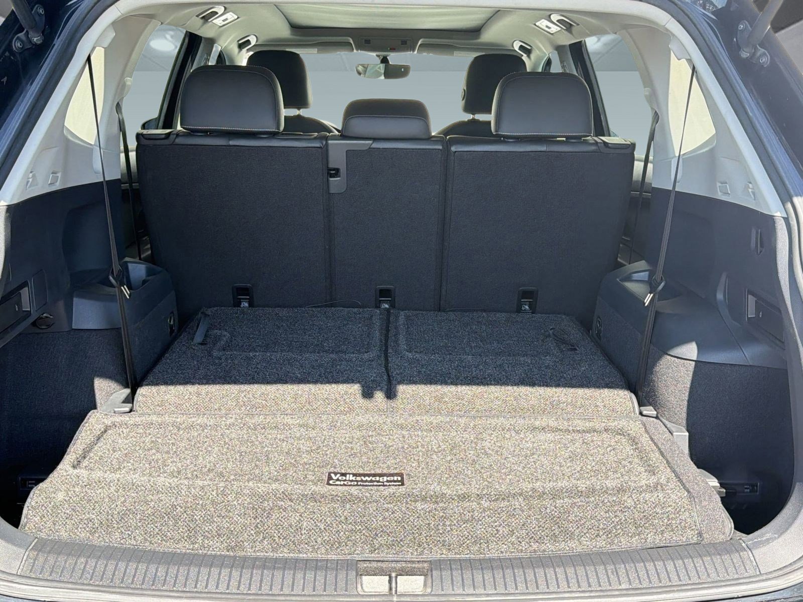 Used 2021 Volkswagen Tiguan SE w/ Panoramic Sunroof Package FWD image 29