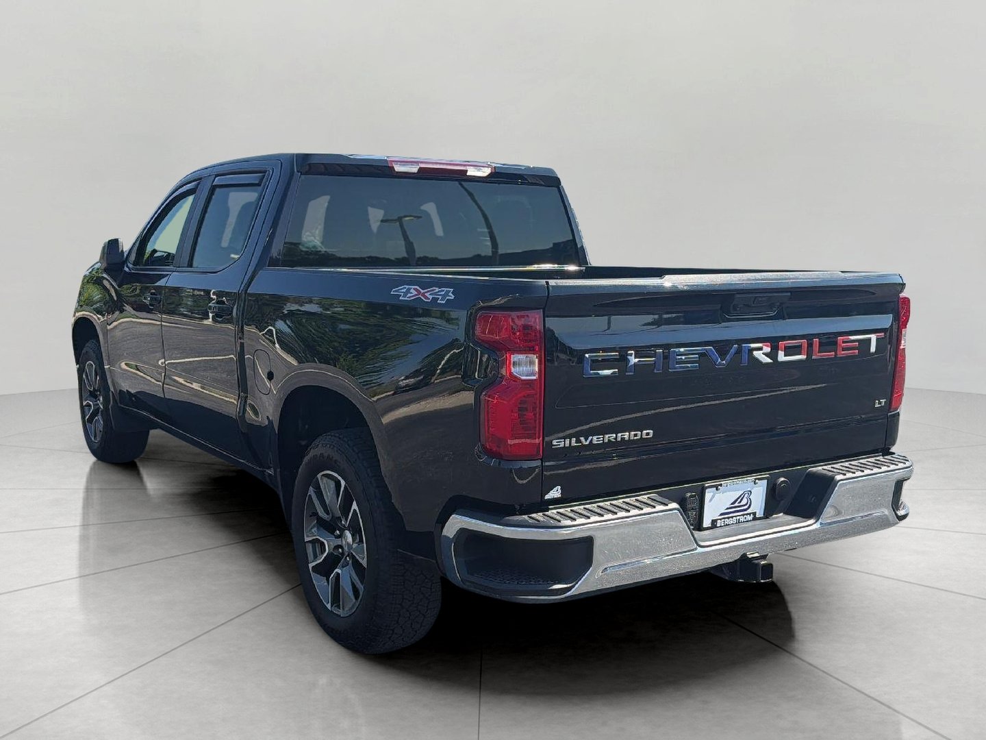 Used 2025 Chevrolet Silverado 1500 LT AWD/4WD image 8
