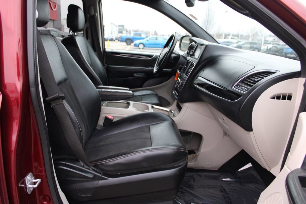 Used 2019 Dodge Grand Caravan SXT image 17
