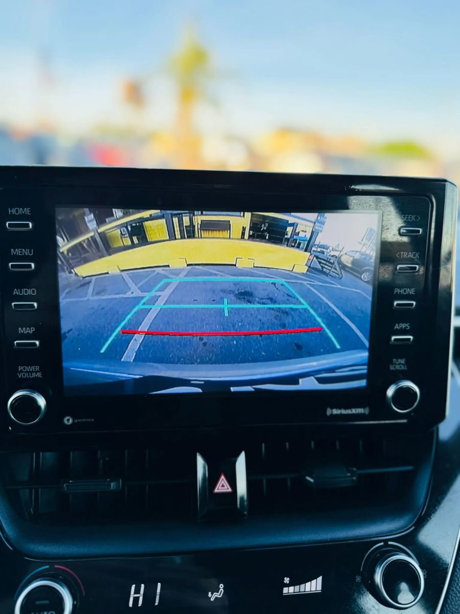 Used 2021 Toyota Corolla LE image 12