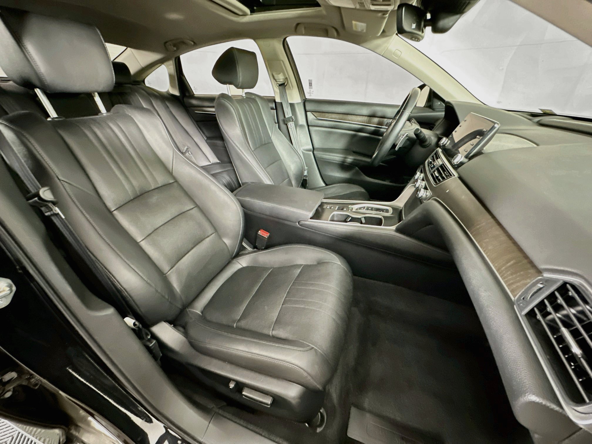 Used 2020 Honda Accord Touring image 30