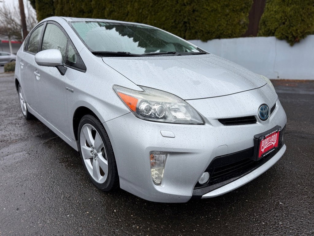 Used 2015 Toyota Prius Five w/ Advanced Technology Package image 2