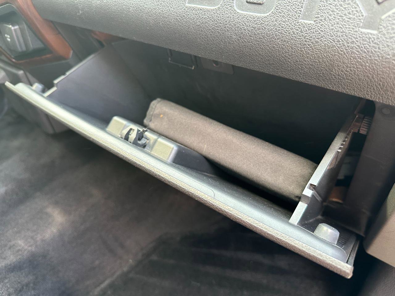 Used 2016 Ford F250 Lariat w/ Chrome Package image 30