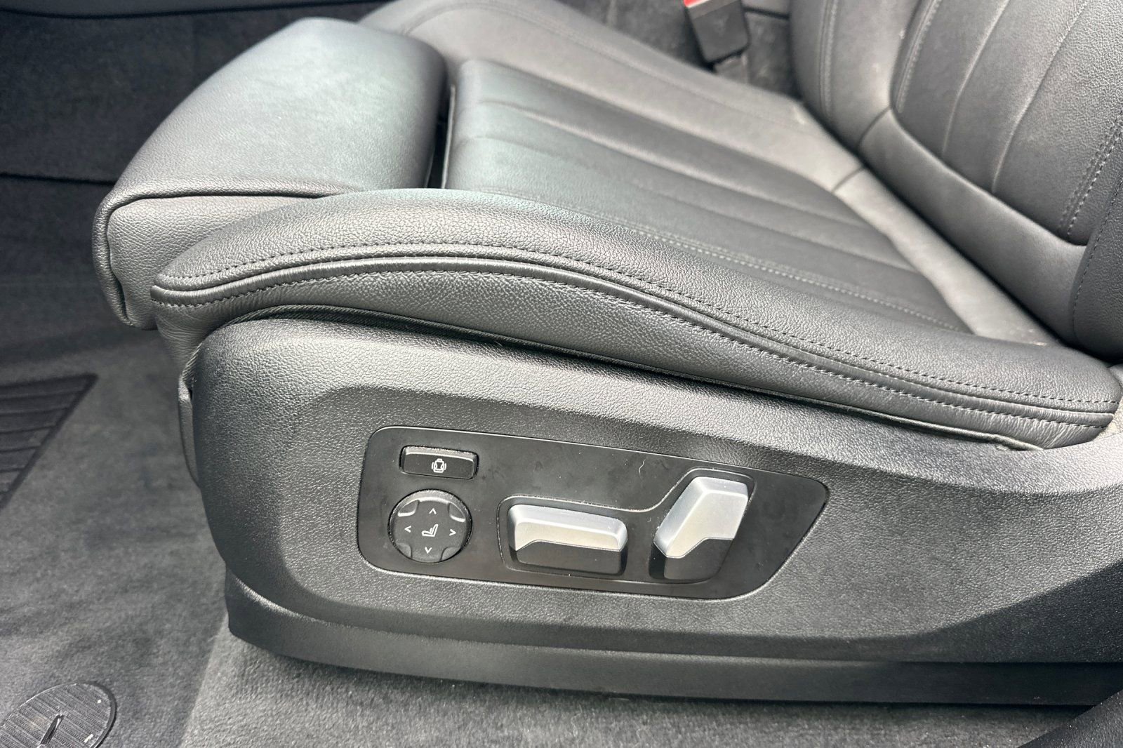 Used 2022 BMW X5 xDrive40i w/ Parking Assistance Package image 13